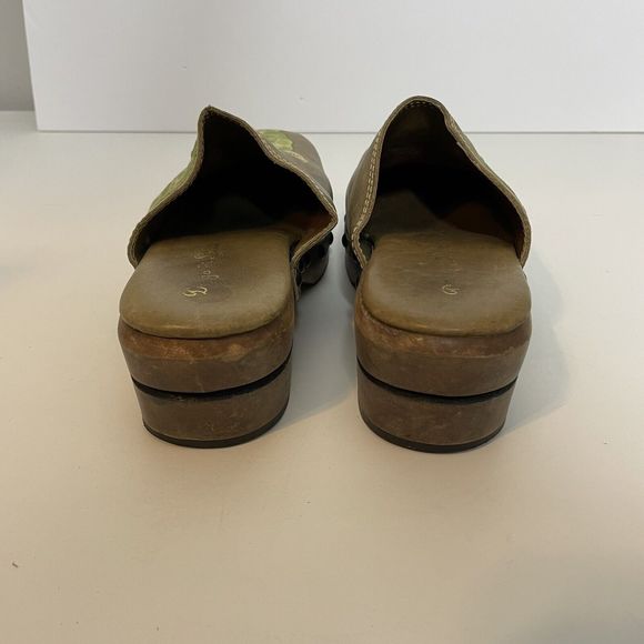 Diego Di Lucca Tan Green Leather Embroidered Floral Studded Clogs Women's SZ 6.5 - Picture 4 of 8